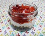 Foto del paso 3 de la receta: Desayuno de chía, yogur, avena y fresas