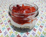 Foto del paso 3 de la receta: Desayuno de chía, yogur, avena y fresas