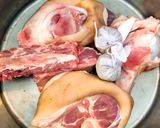 รูปขั้นตอนการทำที่ 4 ของ หมูตุ๋นรักหมุนติ้ว (อร่อยจนผีอาม่าโกรธ) อร่อยมากเพราะอาม่าตายก่อนที่จะได้กิน