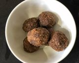 A picture of step 4 of Jaggery Ginger balls.