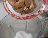 A picture of step 1 of Chicko banana chocolate shake.