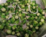 A picture of step 4 of Okra-Onion Fry.