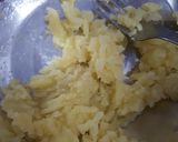 Foto langkah ke 2 dari resep Cheesy Baked Potatoes.