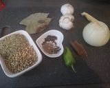 A picture of step 1 of Yakhni Pulao.