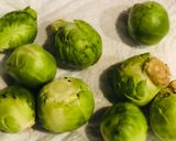 Foto del paso 1 de la receta: Roasted Brussel Sprout, and Rocoto Capers and Bay Leaves Beef Tenderloin - Lomo en Laurel y Coles