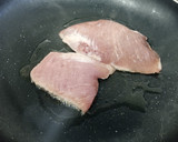 Foto del paso 1 de la receta: Bocata de secreto con pimientos