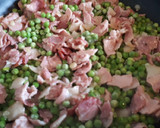 Foto del paso 4 de la receta: Frittata de guisantes, feta y bacon con ensalada de rúcula