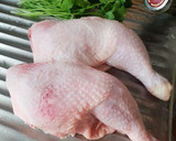 Foto del paso 1 de la receta: Muslos de pollo horneados con patatas