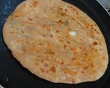 A picture of step 3 of Aloo paratha.