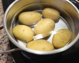 Foto del paso 1 de la receta: Donut salado 🫒 🥔 🧅 🍀