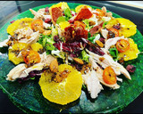 Foto del paso 4 de la receta: Ensalada de pollo y naranja con crujiente de jamón y vinagreta de melocotón 🍑