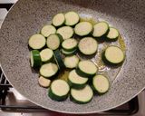 Foto del passaggio 8 della ricetta Saccottini di merluzzo su crema di zucchine