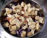 Une image de l'étape 7 de Salade surprise multicolore marinée au jambon cru.