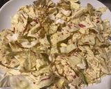 Une image de l'étape 2 de Salade castelfranco au saumon citron confit et fleurs comestibles sauce balsamique.