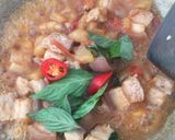 A picture of step 3 of Pear stew pork belly.