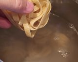 Foto del passaggio 4 della ricetta Tagliatelle strapazzate ai funghi