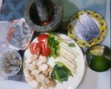 A picture of step 1 of Tom Yum Kung (Thai Hot and Sour Shrimp Soup).