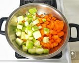 Foto del paso 5 de la receta: Preparación de comida de pollo y verduras cocidas Fácil de hacer