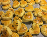 Foto langkah ke 4 dari resep Garlic Cheese Cookies.