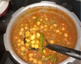 A picture of step 6 of Chana Masala.
