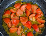 Foto del paso 4 de la receta: Pasta al pesto con tomates salteados