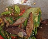 Foto langkah ke 4 dari resep Tumis Cue Tongkol dengan Lombok Ijo.