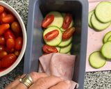 Foto del paso 1 de la receta: Budín de zucchini, tomates, jamón y quesos