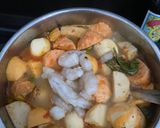Foto langkah ke 6 dari resep 5 menit Tom Yum Asam Pedas Gurih - bumbu instant MAMATA.