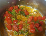 Foto del paso 3 de la receta: Garbanzos salteados con cherry, espárrago triguero y sobrasada