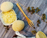 Foto del paso 3 de la receta: Pan 🥖de queso 🧀 y ajo 🧄