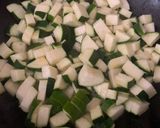 Foto del passaggio 2 della ricetta Fusilloni zucchine uova e pancetta