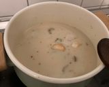 Foto del paso 4 de la receta: Tom Kha Gai (ต้มข่าไก่) (Sopa picante Thai con pollo)
