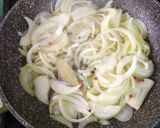 Foto del paso 2 de la receta: Bacaladillas finas (Capelláns) con cebolla y Pebrella 🐟