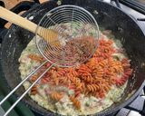 Une image de l'étape 13 de Torsades rouges au lard, petits pois et Boursin®️.