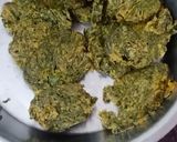 अळू वडी (alu vadi recipe in marathi) रेसिपी स्टेप 4 फोटो 
