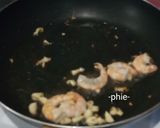 Foto langkah ke 2 dari resep Sauted cabbage - kol tumis udang.