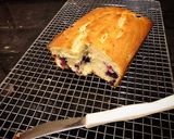 A picture of step 5 of Cream Cheese Blueberries Cake.