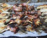 Foto del paso 6 de la receta: Dátiles envueltos y alitas al grill