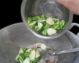 Foto langkah ke 2 dari resep Sup Oyong Bakso Ikan.