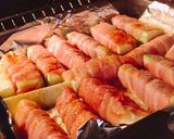 Hình bước làm 3 của món 🥓 Bacon Xông Khói Cuộn Bí Ngòi