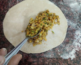 பேசன் ஸ்டப்டு பராத்தா(டோட்டலி டிஃப்ரண்ட் மேலும் இரண்டு வடிவில்) ரெசிபி ஸ்டேப் 5 புகைப்படம்