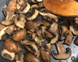 Foto del paso 2 de la receta: Pizza de masa de coliflor con bacon y champiñones
