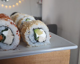 Foto del paso 3 de la receta: Sushi de pollo, palta y queso