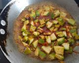 काँटे वाली तोरी : तोरी की चटपटी सब्जी(torai ki sabji recipe in hindi) रेसिपी चरण 2 फोटो