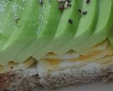 Foto del paso 4 de la receta: 🥑 Avocado toast primaveral con huevo y semillas