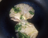 Foto del paso 4 de la receta: Setas ostra a la plancha con picada