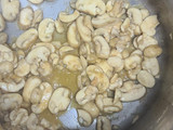 Espagueti blanco con Camarones con champiñones y pechuga de pollo