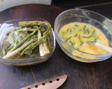 Foto del paso 2 de la receta: Tortilla cuadrada de sobras (espárragos, pimientos y champiñones)