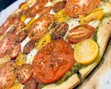 Une image de l'étape 6 de Tarte aux quatre tomates, pesto vert et mozzarella 🍅.
