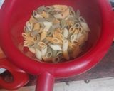 Foto del paso 1 de la receta: Tupper de ensaladilla de pasta sin mayonesa
